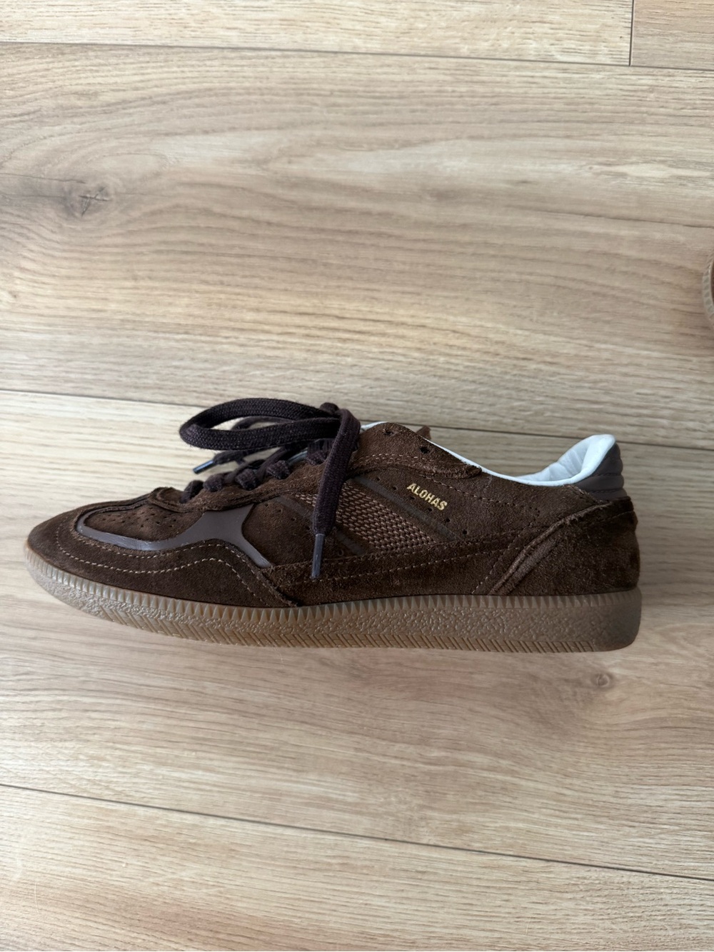 ALOHAS Womens Brown Suede Low-Top Sneaker